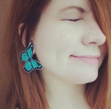 Cargar imagen en el visor de la galería, Butterfly Earrings
